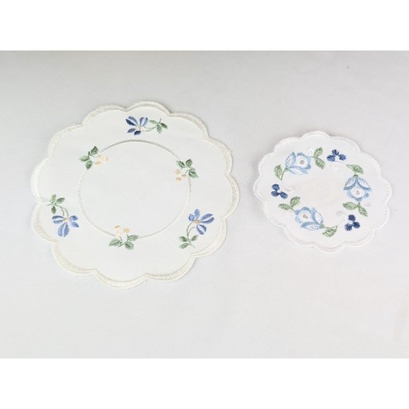 White Floral Table Linens Set of 4 Embroidered Spring Flowers Springtime Runner - Picture 5 of 10